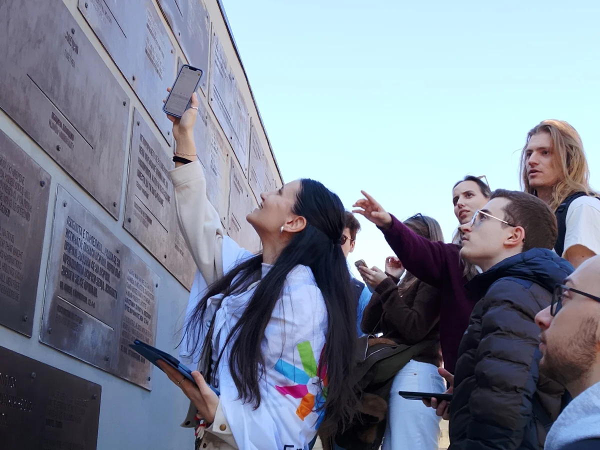 A team solving an urban riddle with a mobile device
